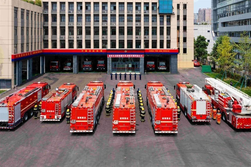 fire-fighting-truck-7111 fire-fighting-truck-7111