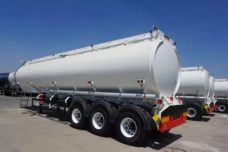 50,000 L süsinikterasest kütusepaakpoolhaagis