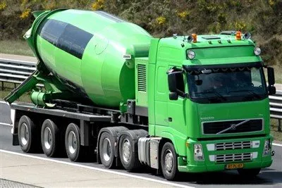 Betoonisegisti poolhaagis