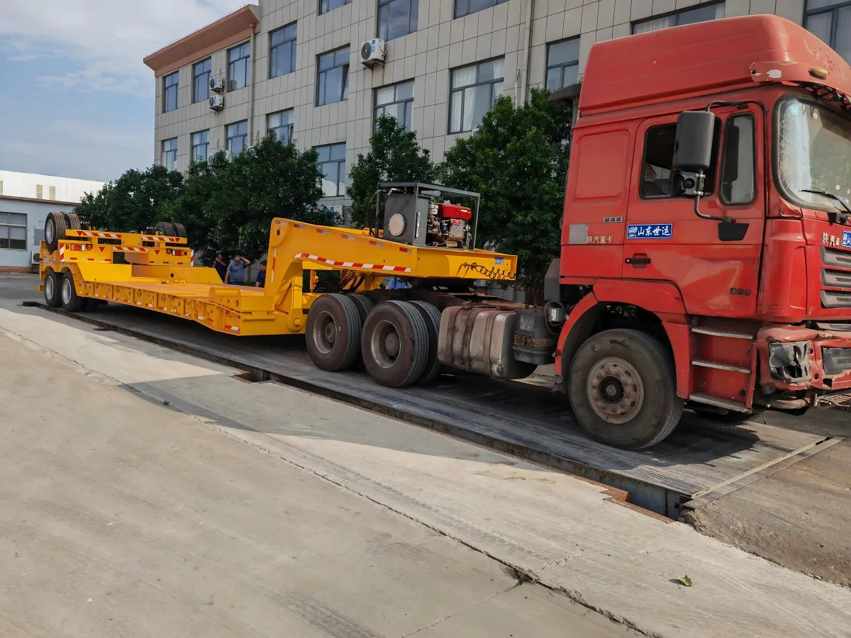 3 axles Collapsible Trailer show 1